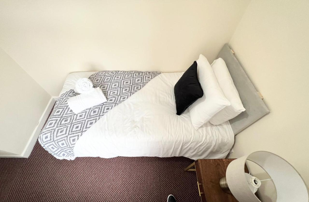 Taunton Inn Екстериор снимка